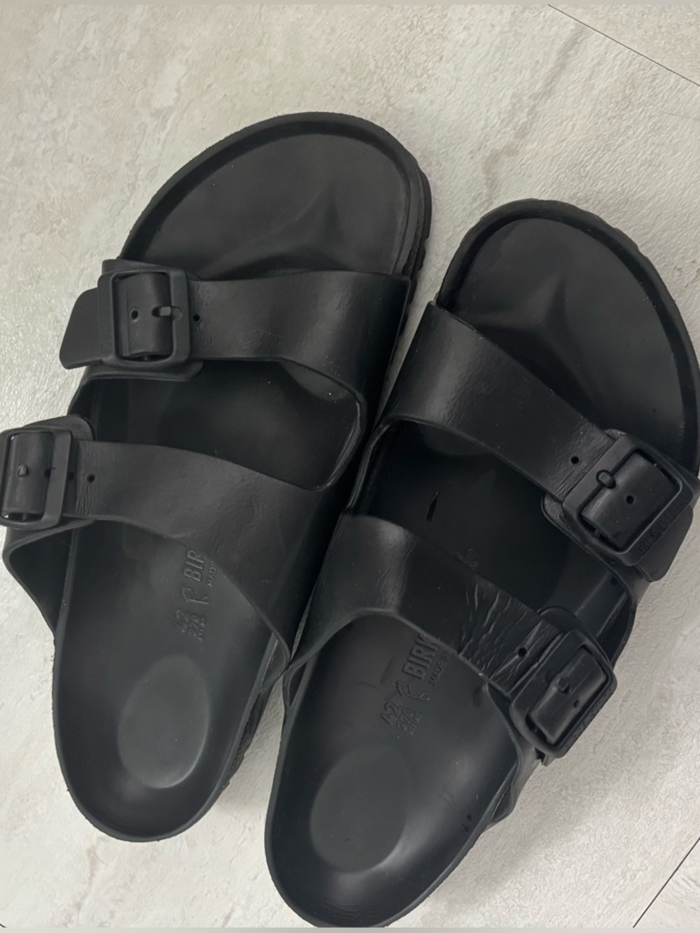 Black Birkenstock Arizona EVA 2 strap sandals, size 42 (11 women’s / 9 men’s) - Picture 2 of 6